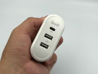 手に持って撮影も可能