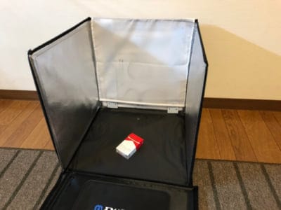 撮影ボックス組み立て中