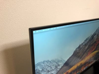 ベゼルレスデザイン