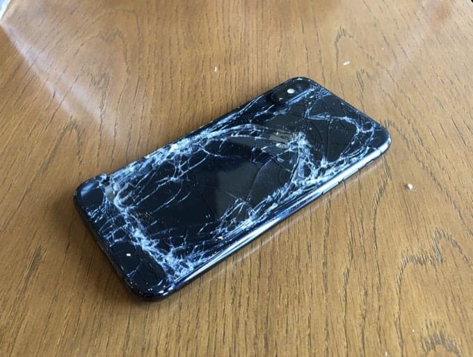 iPhone 画面割れ】友達のiPhoneXSが盛大に割れたので修理するまで 