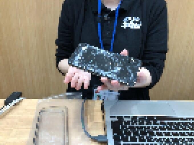 iPhone 画面割れ】友達のiPhoneXSが盛大に割れたので修理する