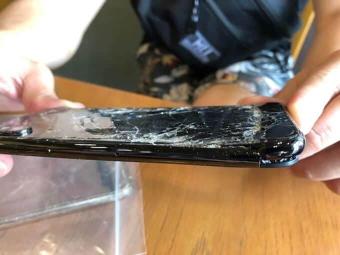 iPhone 画面割れ】友達のiPhoneXSが盛大に割れたので修理するまで 
